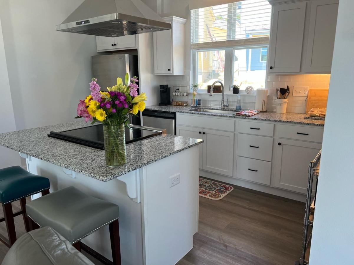New Centennial Park Luxury Smart Home W Courtyard Fayetteville Luaran gambar
