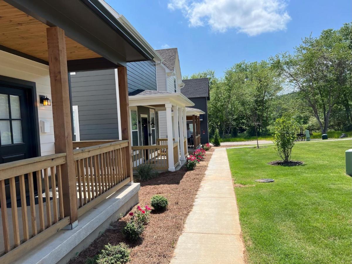 New Centennial Park Luxury Smart Home W Courtyard Fayetteville Luaran gambar