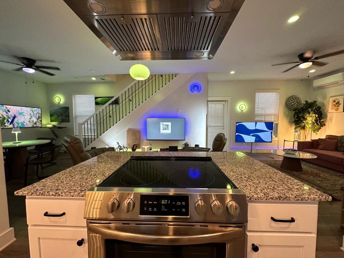 New Centennial Park Luxury Smart Home W Courtyard Fayetteville Luaran gambar